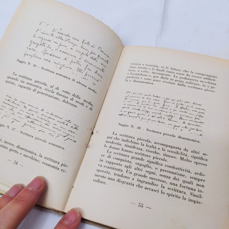 Libro Grafologia, G. Ronchi, I.E.M. 1936. Piccole sbucciature