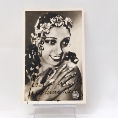 Cartolina autografa della cantante Josephine Baker, dim. 14x9 cm. Ingiallimenti