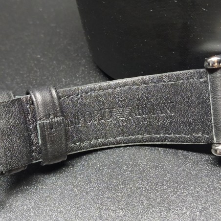 Orologio Armani al quarzo da uomo inusato con certificato, cinturino nero