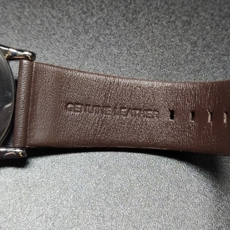 Orologi Armani al quarzo da uomo, cinturino in pelle testa di moro. Inusato