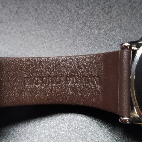 Orologi Armani al quarzo da uomo, cinturino in pelle testa di moro. Inusato