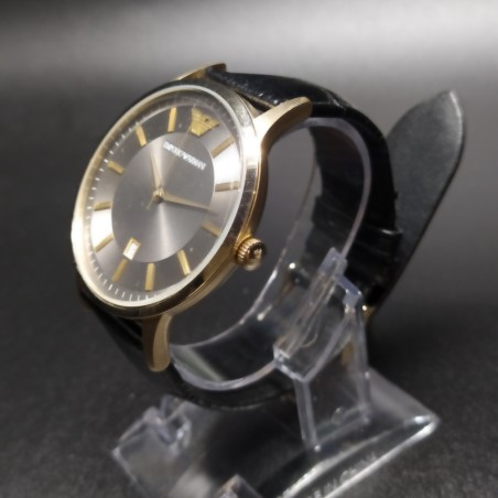 Orologio Armani Exchange al quarzo da uomo, cinturino in pelle. Inusato