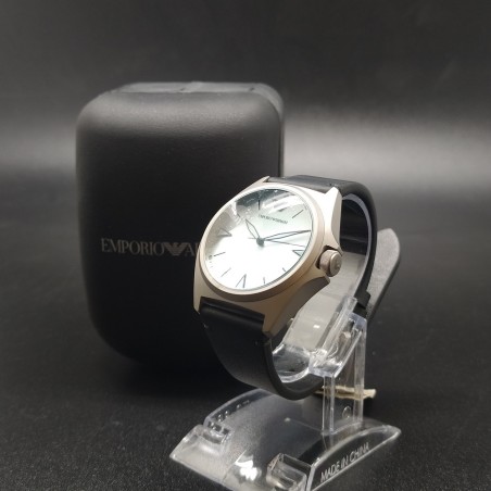 Orologio Armani da uomo al quarzo, cinturino in pelle nero moderno. Inusato