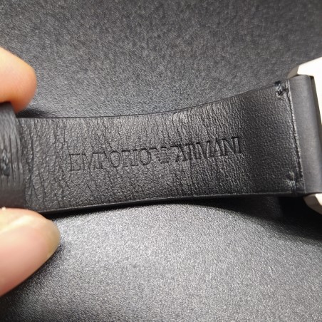 Orologio Armani da uomo al quarzo, cinturino in pelle nero moderno. Inusato