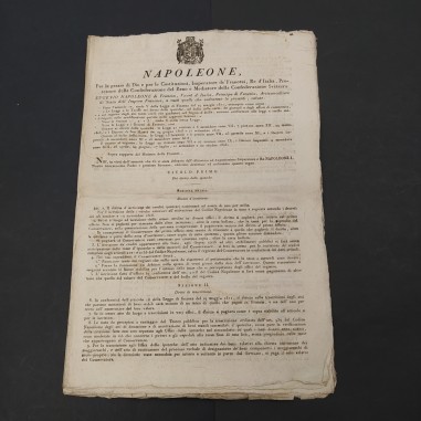 Bando di Eugenio Napoleone in 9 fogli datato 1811. Aloni del tempo