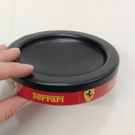 Svuota tasche Ferrari nero e rosso rotondo con diametro 12,5 cm. Buono