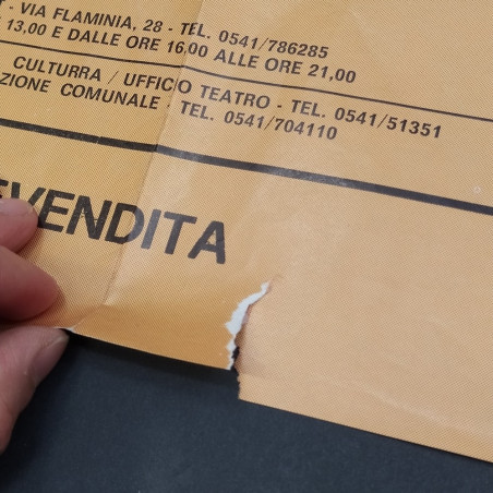 Manifesto del concerto Canzoni d'Amore di De Gregori a Rimini nel 1993. Strappo