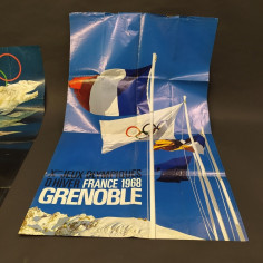 Lotto di 2 manifesti delle Olimpiadi invernali Grenoble 1968 francese. Strappi 2