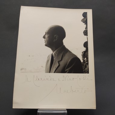 Foto con dedica e autografo di Re Umberto, 1954. Ingiallimenti sui bordi