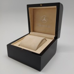 Cofanetto in legno per orologio Mercedes-Benz con ingrigimenti e graffi 2