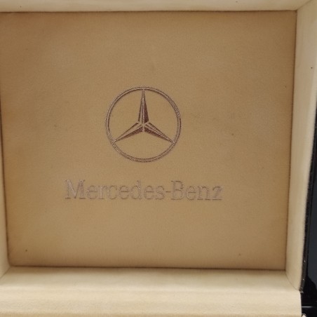 Cofanetto in legno per orologio Mercedes-Benz con ingrigimenti e graffi