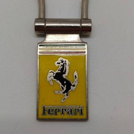 Portachiavi Ferrari anni '90 acciaio e smalto Difetti dello smalto