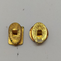 Lotto di 2 pin dell'epoca fascista Scuola Giovanni Pantò, GUG smaltati 2