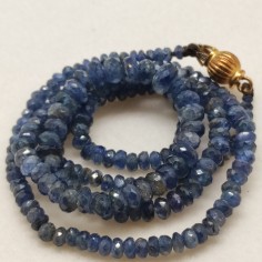 Collana zaffiri blu naturali grezzi l. 47 cm fermaglio in oro con certificato 2