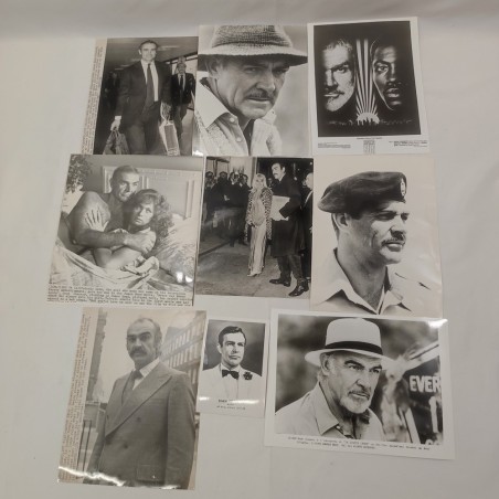 Lotto di 9 Fotografie di Sean Connery in varie annate con annotazioni. Buono