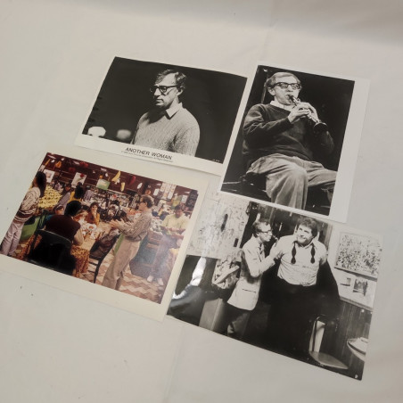 Lotto di 4 fotografie di Woody Allen sul set e mentre suona, anni '80/'90. Buono