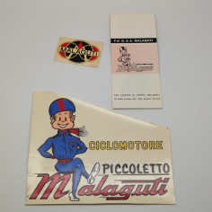 Lotto di 2 adesivi e un opuscolo dei ciclomotori Malaguti. Buono 2