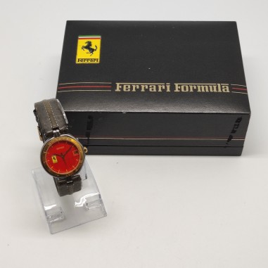 Orologio Ferrari Formula al quarzo dettagli, rosso e oro usato con cofanetto