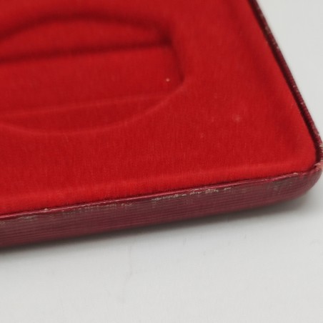 Cofanetto per orologio Eterna rosso. Leggermente sbucciato