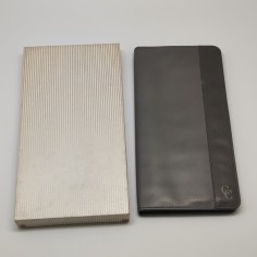 Porta documenti Concord in pelle, grigio e multitasche. Buone condizioni