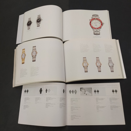 Lotto di 5 cataloghi e listino prezzi per orologi Omega, anni 2000. Buono