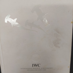 Catalogo di orologi svizzeri IWC 2009/10. Copertina rigida macchiata 2