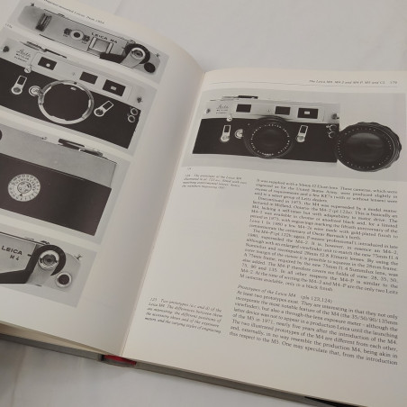 Volume Leica A history illustrating every model and accessory, 1° ed. 1983.