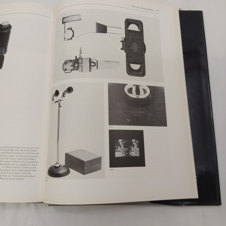 Volume Leica A history illustrating every model and accessory, 1° ed. 1983.