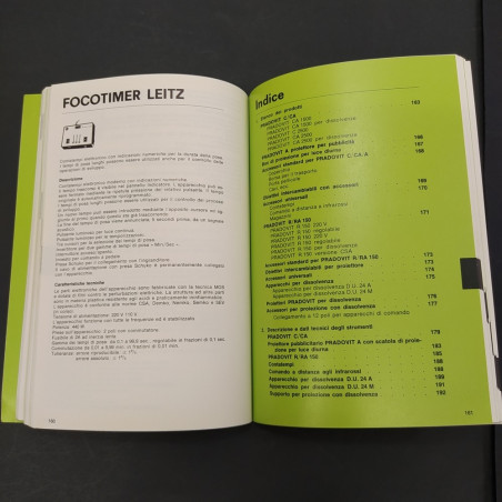 Catalogo macchine fotografiche Leica, 1982. Ingrigimenti in copertina