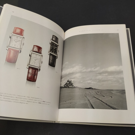Catalogo di orologi Baume & Mercier 2010. Copertina rigida con polvere e macchie
