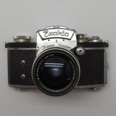 Macchina fotografica Exakta II, obiettivo Flektogon 2,8/35. Non funzionante 2