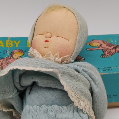 Bambolina giapponese con carillon Musical Baby-Doll con confezione. Macchie