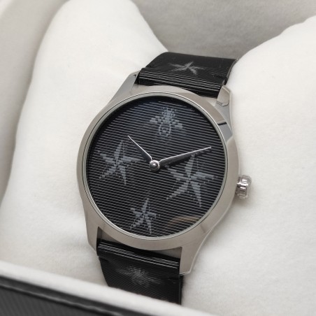 Orologio da polso Gucci nero con decorazione di stelle e api, cofanetto. Inusato