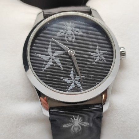 Orologio da polso Gucci nero con decorazione di stelle e api, cofanetto. Inusato