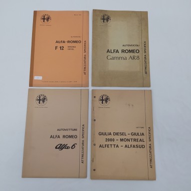 Lotto di 4 libretti Alfa Romeo modelli vari, anni '70. Macchie