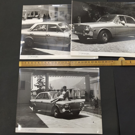 Lotto di 3 fotografie auto Ford Taurus, anni '50. Buono