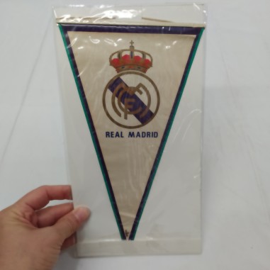 Gagliardetto del Real Madrid Football Club plastificato 26x15 cm. Buono