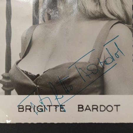 Cartolina con foto e autografo originale di Brigitte Bardot. Sbucciature