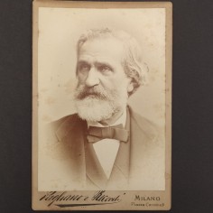 Fotografia di Giuseppe Verdi su cartoncino Pagliano, impresario teatrale Ricordi 2