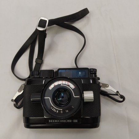 Macchina fotografica Nikon Nikonos III ottica Nikor 35 mm, 1:2.5 usata