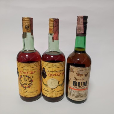 Lotto di due bottiglie di Brandy Carlos I e II e una di Rum Antille