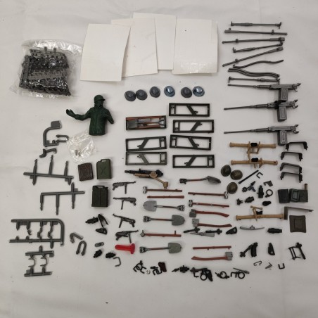 Lotto accessori USA e tedeschi armi World War II Century Toys sc. 1/18