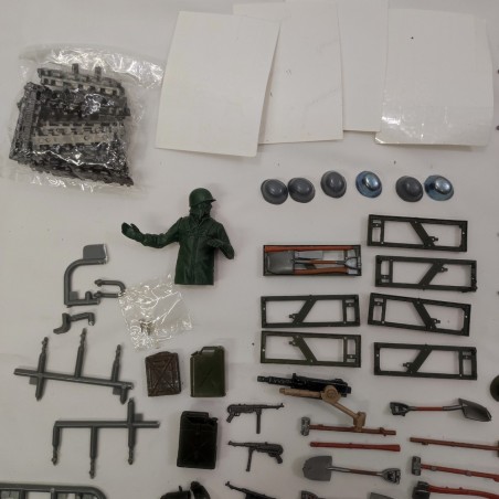 Lotto accessori USA e tedeschi armi World War II Century Toys sc. 1/18