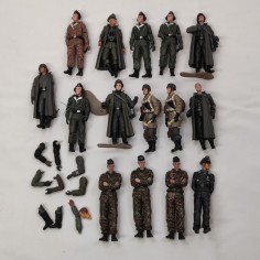 Paracadutisti tedeschi + soldati Elite Grossdeutschland sc. 1/16 e 1/18 2
