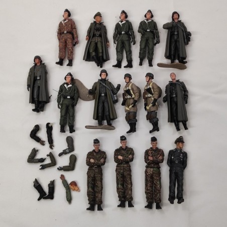 Paracadutisti tedeschi + soldati Elite Grossdeutschland sc. 1/16 e 1/18