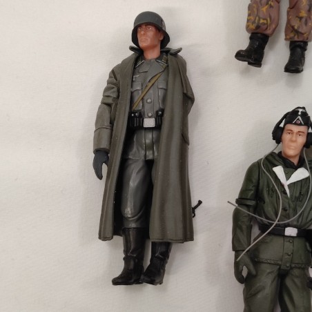 Paracadutisti tedeschi + soldati Elite Grossdeutschland sc. 1/16 e 1/18