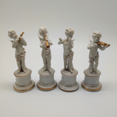 Lotto di 4 statuine in biscuit Capodimonte angioletti sunatori