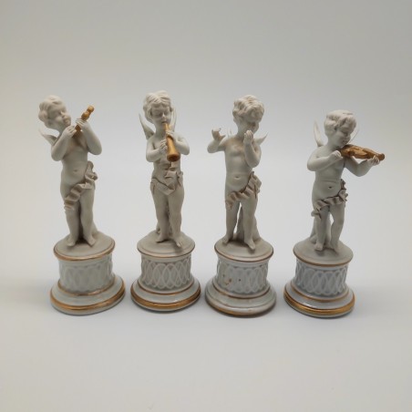Lotto di 4 statuine in biscuit Capodimonte angioletti sunatori