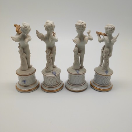 Lotto di 4 statuine in biscuit Capodimonte angioletti sunatori