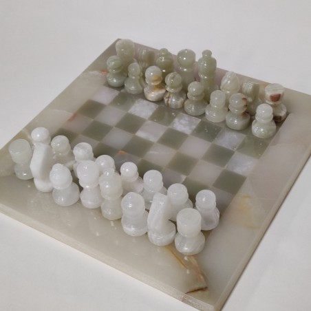Scacchiera in alabastro con elementi bianchi e verdi 20x20 cm